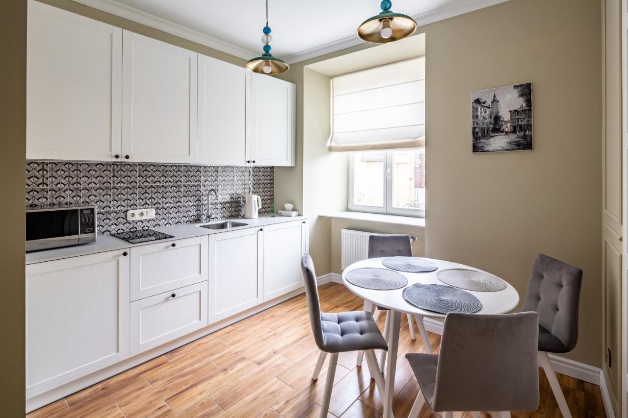 Romari Площа Катедральна 8 Appartement Lviv Buitenkant foto